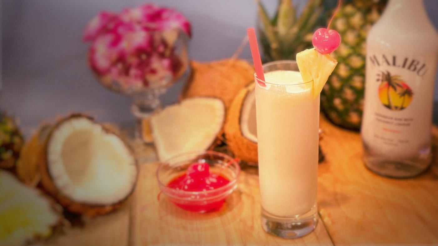 Tall tropical cocktail with pineapple garnish. Fogonero.