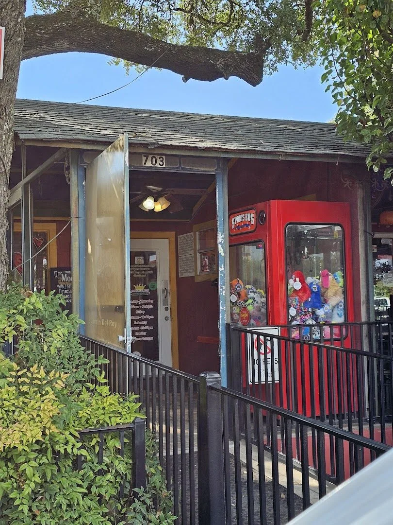 Entrance to Jardin Del Rey in Leander